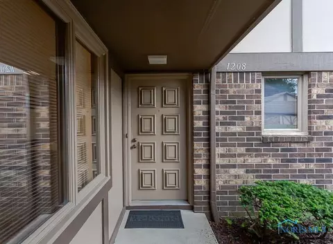 1208 Bernath Pkwy, Toledo, OH 43615