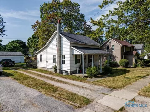 422 E Chestnut St, Wauseon, OH 43567