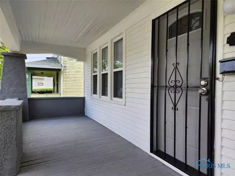1109 Hamilton St, Toledo, OH 43607 photo 2