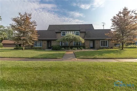 4042 Newcastle Dr, Sylvania, OH 43560