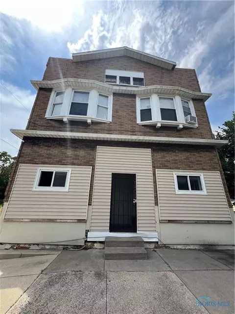 3227 Maple St, Toledo, OH 43608