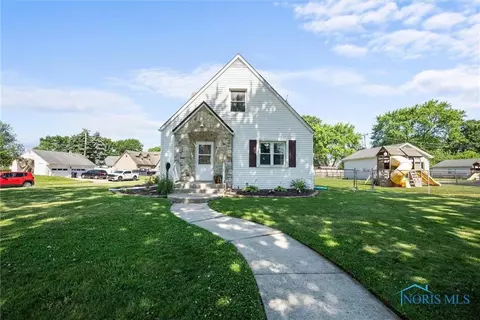 1674 Norcross Dr, Oregon, OH 43616