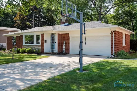517 Willow Ln, Perrysburg, OH 43551