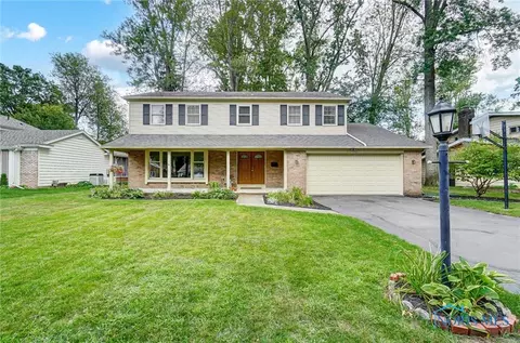 6921 S Fredericksburg Dr, Sylvania, OH 43560