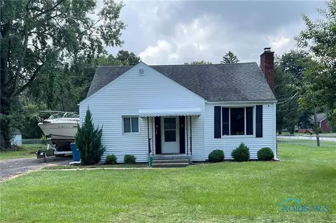 5904 Plympton Cir, Oregon, OH 43616