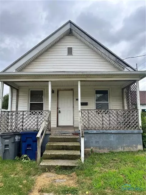1041 Whittier St, Toledo, OH 43609