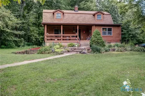 9840 Salisbury Rd, Monclova, OH 43542
