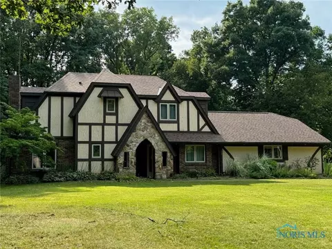 130 Oak Meadows Dr, Bryan, OH 43506