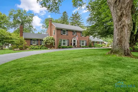 2715 Talmadge Rd, Ottawa Hills, OH 43606