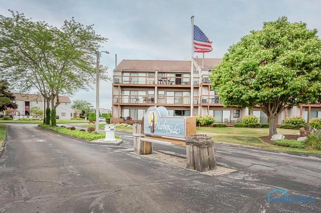 513 W Lakeshore Dr #B5, Port Clinton, OH 43452