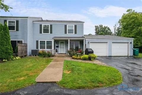 3746 Lakepointe Dr, Northwood, OH 43619