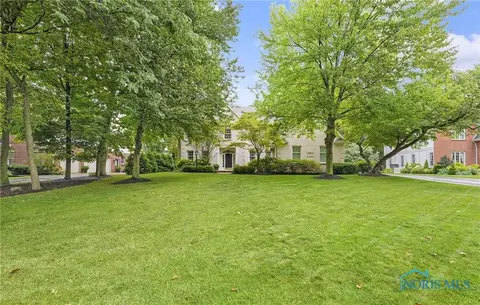 25811 Edinborough Cir, Perrysburg, OH 43551