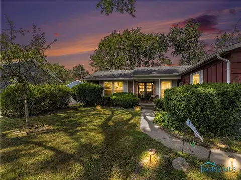 858 Maple Ln, Waterville, OH 43566 photo 2
