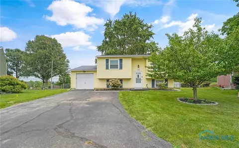 7250 Starcrest Rd, Perrysburg, OH 43551