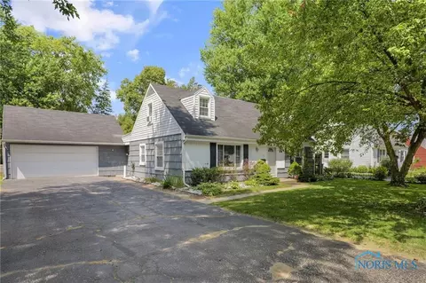 42 S 6th St, Waterville, OH 43566