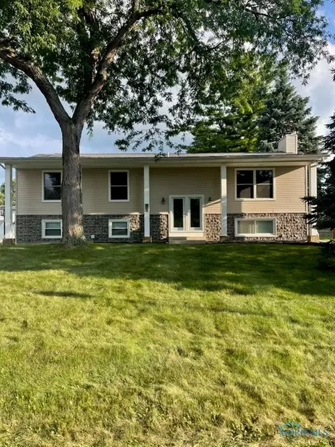 5723 Heatherbank Rd, Toledo, OH 43614