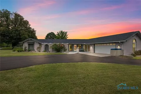 3036 Byrnwyck W, Maumee, OH 43537