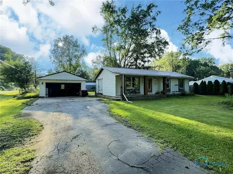 4017 Forest Ln, Swanton, OH 43558