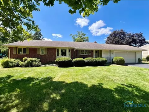 892 Mulberry St, Perrysburg, OH 43551