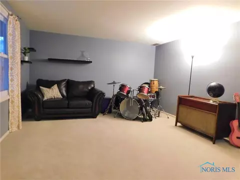 209 Ohio Dr, Bryan, OH 43506 photo 8