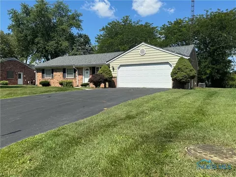 2202 N Kathy Ln, Genoa, OH 43430