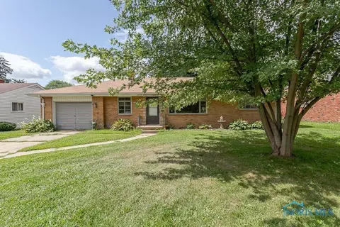 5731 Yermo Dr, Toledo, OH 43613