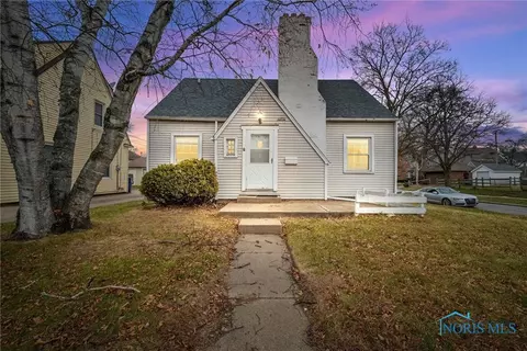 2402 Berdan Ave, Toledo, OH 43613