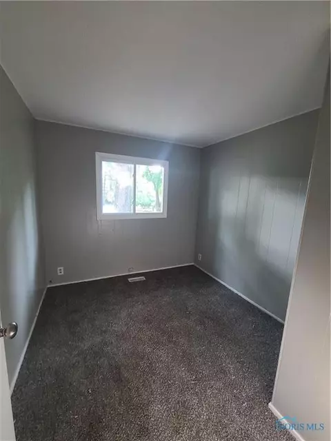 110 Independence Rd, Toledo, OH 43607 photo 8