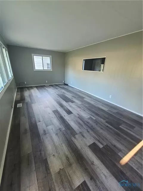 110 Independence Rd, Toledo, OH 43607 photo 5