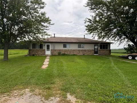 125 S Pleasantview Dr, Liberty Center, OH 43532