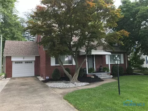 858 W Riverview Ave, Napoleon, OH 43545