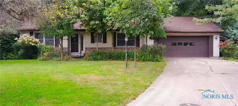 22 Tracy Ln, Fremont, OH 43420