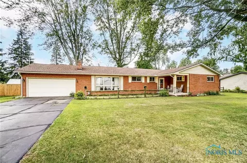 1413 Conneaut Ave, Bowling Green, OH 43402