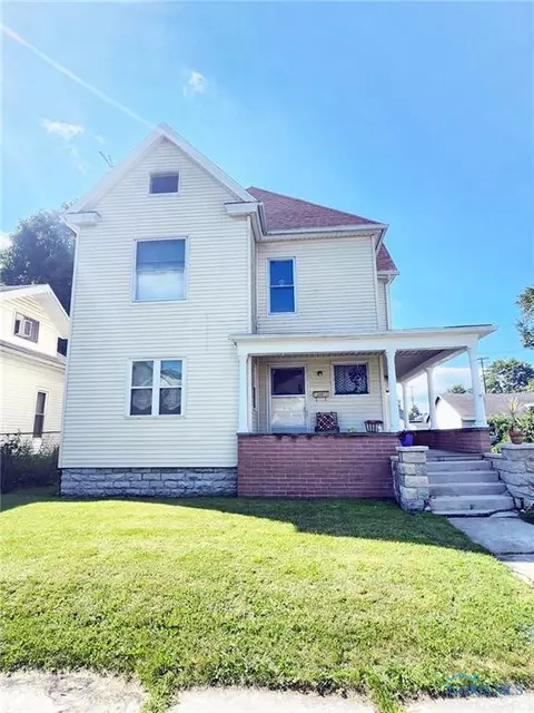 127 E Crocker St, Fostoria, OH 44830