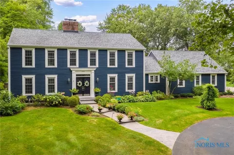 2559 Edgehill Rd, Ottawa Hills, OH 43615