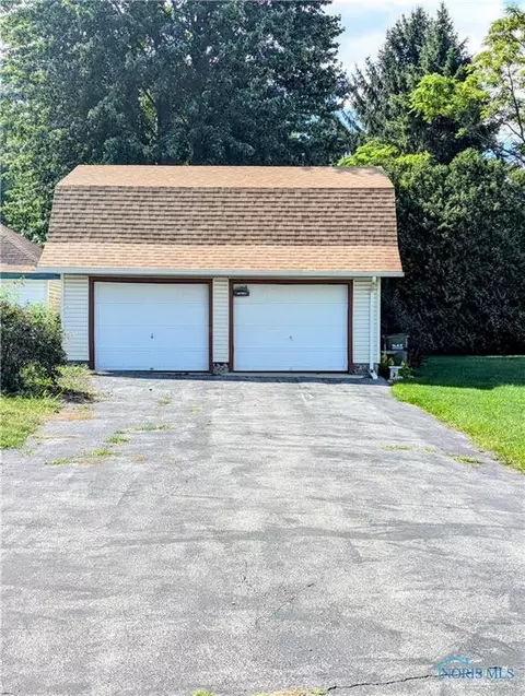 121 W Strong St, Wayne, OH 43466 photo 2