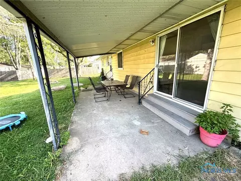 911 E Graceway Dr, Napoleon, OH 43545 photo 4
