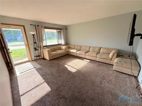 911 E Graceway Dr, Napoleon, OH 43545 photo 6
