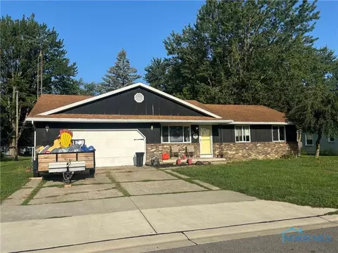 911 E Graceway Dr, Napoleon, OH 43545 photo 2