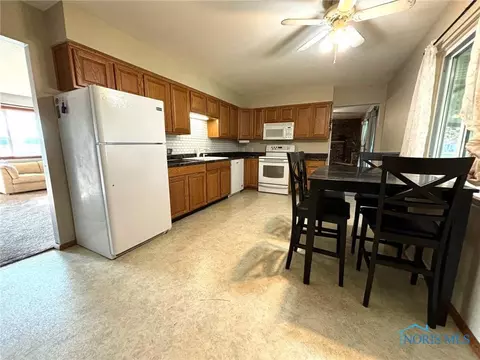911 E Graceway Dr, Napoleon, OH 43545 photo 8