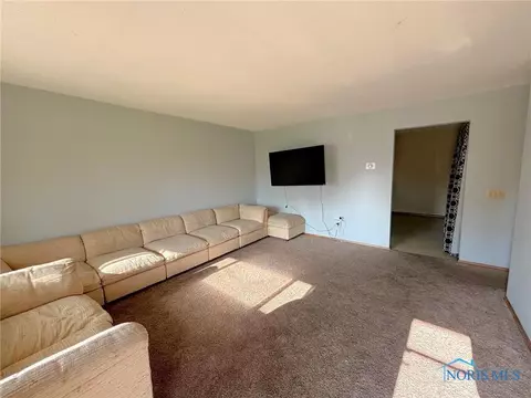911 E Graceway Dr, Napoleon, OH 43545 photo 7
