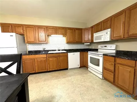 911 E Graceway Dr, Napoleon, OH 43545 photo 10