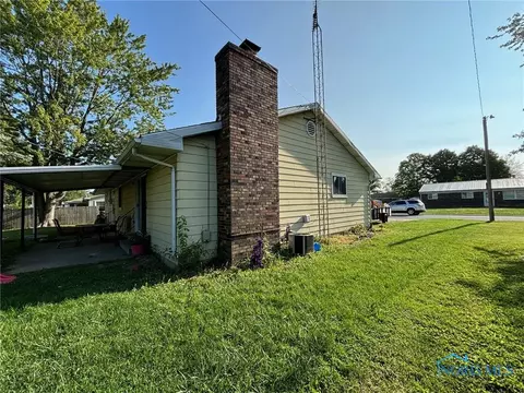 911 E Graceway Dr, Napoleon, OH 43545 photo 3