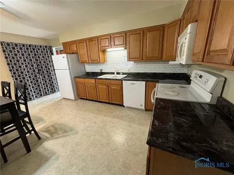911 E Graceway Dr, Napoleon, OH 43545 photo 9