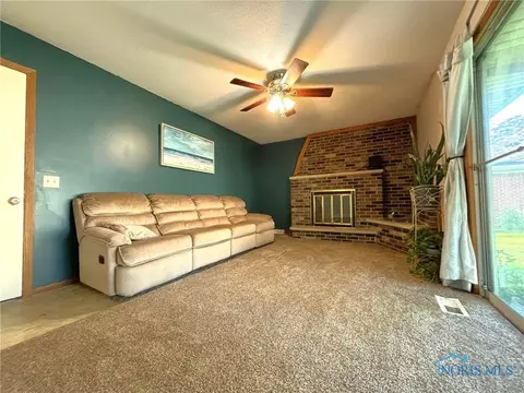 911 E Graceway Dr, Napoleon, OH 43545 photo 12