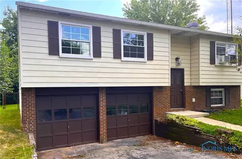 195 Farnstead Dr, Northwood, OH 43619