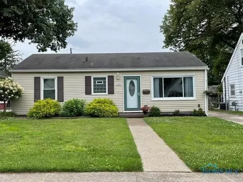 2831 Oak Grove Pl, Toledo, OH 43613