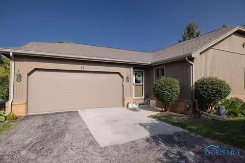 17 Meadowpond Dr, Perrysburg, OH 43551