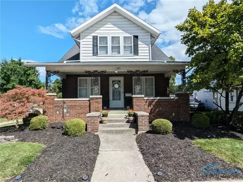 124 N Countyline St, Fostoria, OH 44830