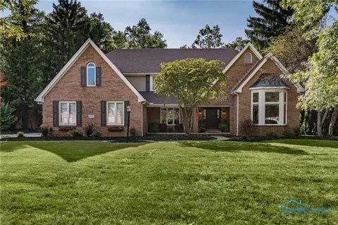 26083 Edinborough Cir, Perrysburg, OH 43551